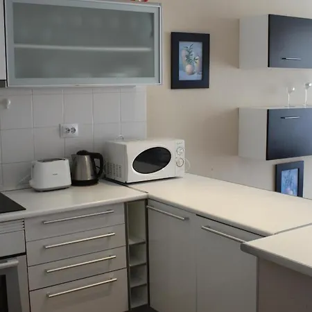 апартамент с 1-спальней в *